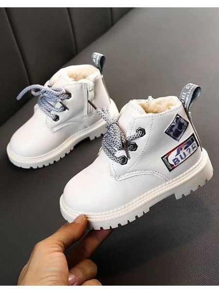Зимние белые ботинки со шнуровкой на ребенка
